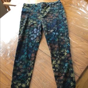 Jeggings with autumn leaves colors, size L